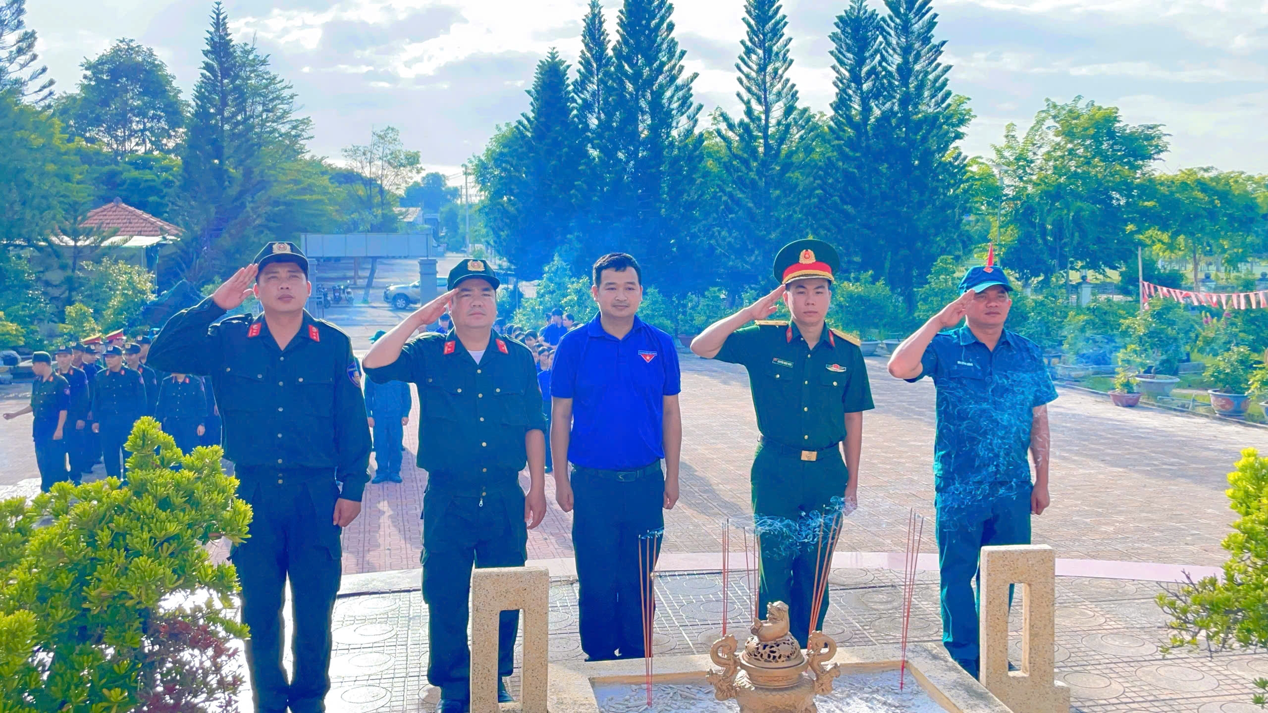 Tuổi trẻ Phòng Cảnh sát cơ động tri ân các Anh hùng liệt sĩ bằng những hành động thiết thực