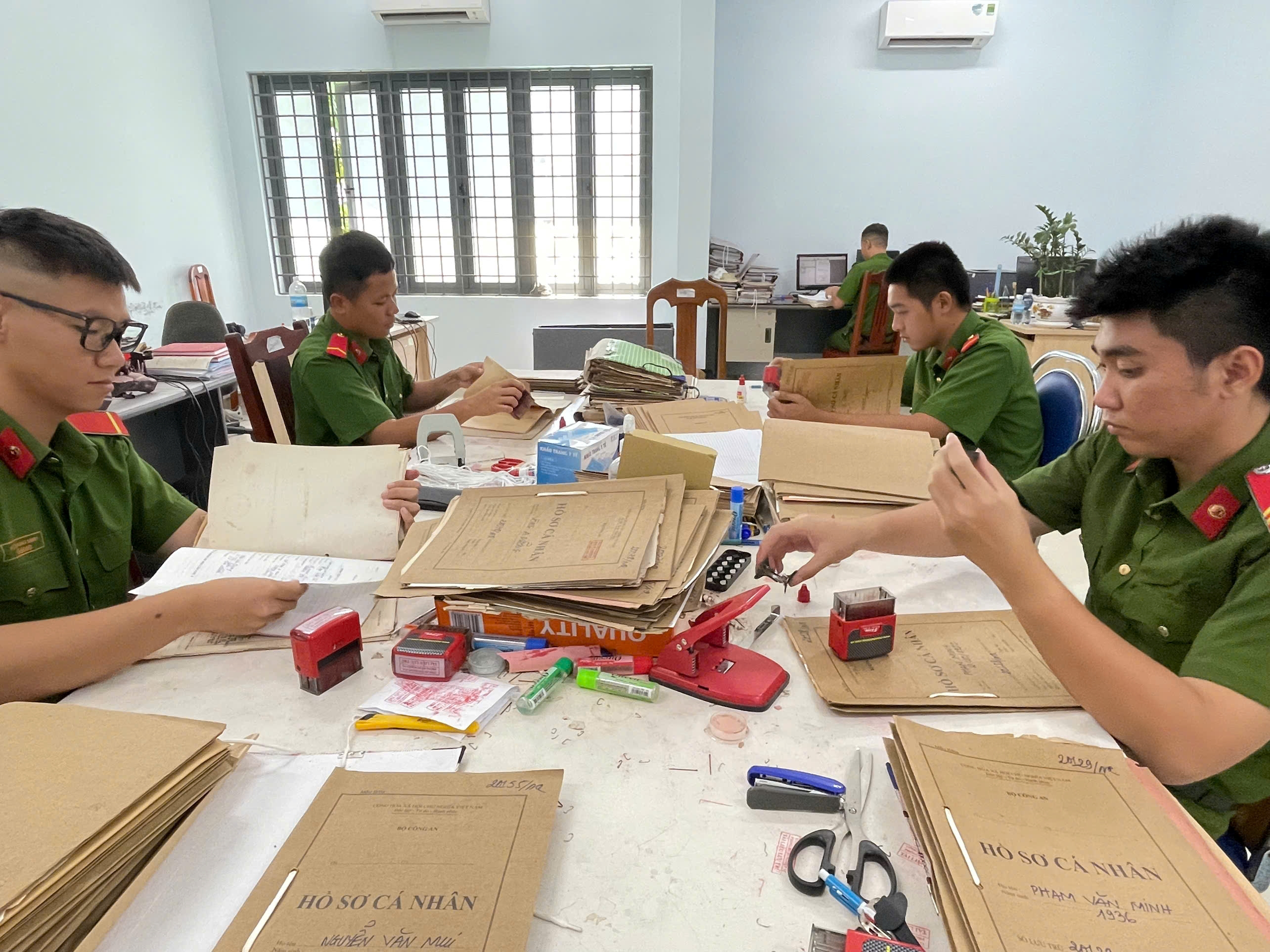 Phòng Cảnh sát cơ động tích cực tham gia đợt cao điểm số hóa hồ sơ, tài liệu nghiệp vụ