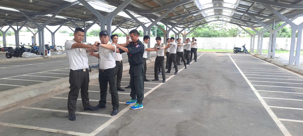 Nâng cao kỹ năng tự vệ cho lực lượng kiểm soát an ninh hàng không Cảng hàng không quốc tế Cam Ranh