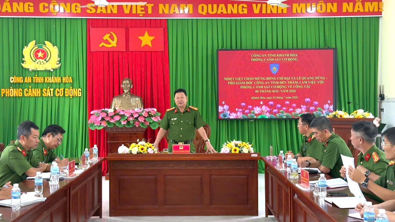 Đồng chí Đại tá Lê Quang Dũng, Phó Giám đốc Công an tỉnh làm việc với Phòng Cảnh sát cơ động về công tác 6 tháng đầu năm 2026