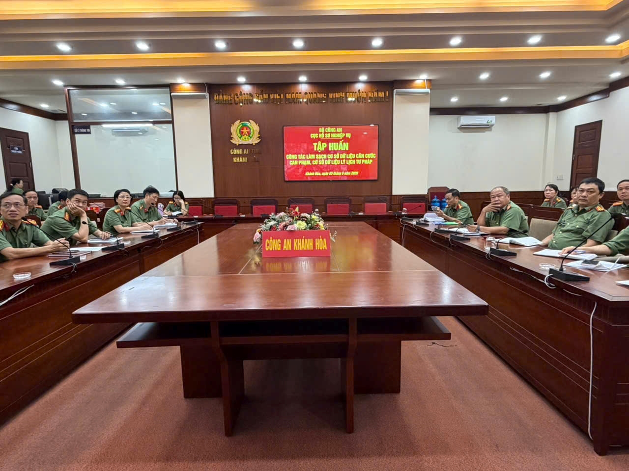 Hội nghị tập huấn trực tuyến về làm sạch dữ liệu căn cước can phạm, cơ sở lý lịch tư pháp phục vụ các phiếu và thông tin lý lịch tư pháp trên ứng dụng định danh quốc gia.