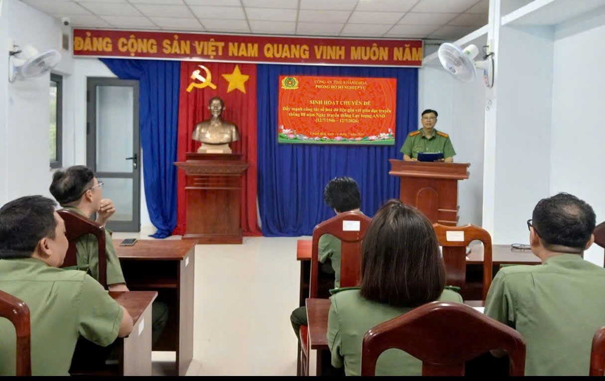 Phòng Hồ sơ nghiệp vụ: Đẩy mạnh số hóa dữ liệu gắn với giáo dục truyền thống 80 năm lực lượng An ninh nhân dân