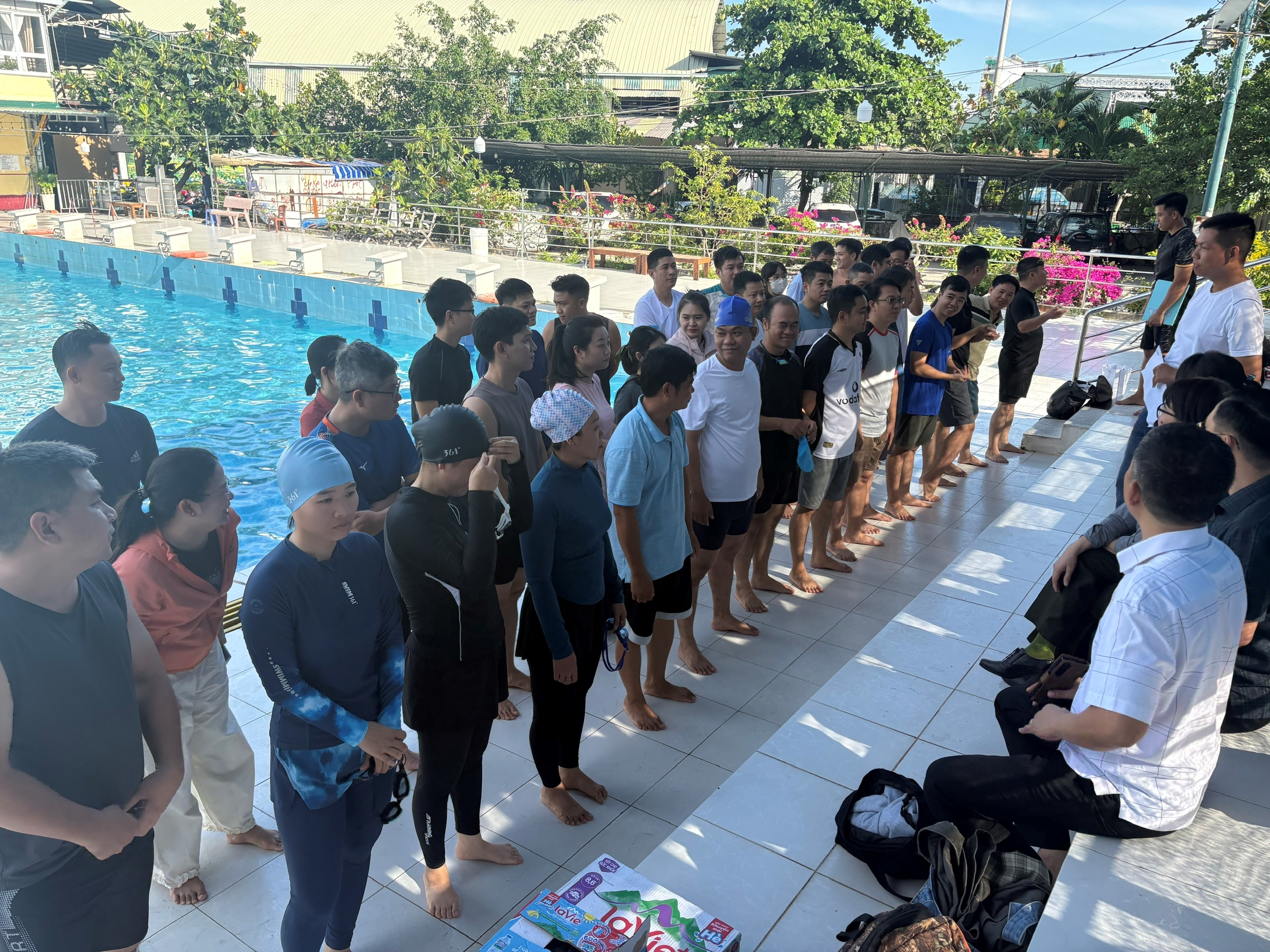 Phòng Tổ chức cán bộ tổ chức kiểm tra, giao lưu thi đấu môn bơi
