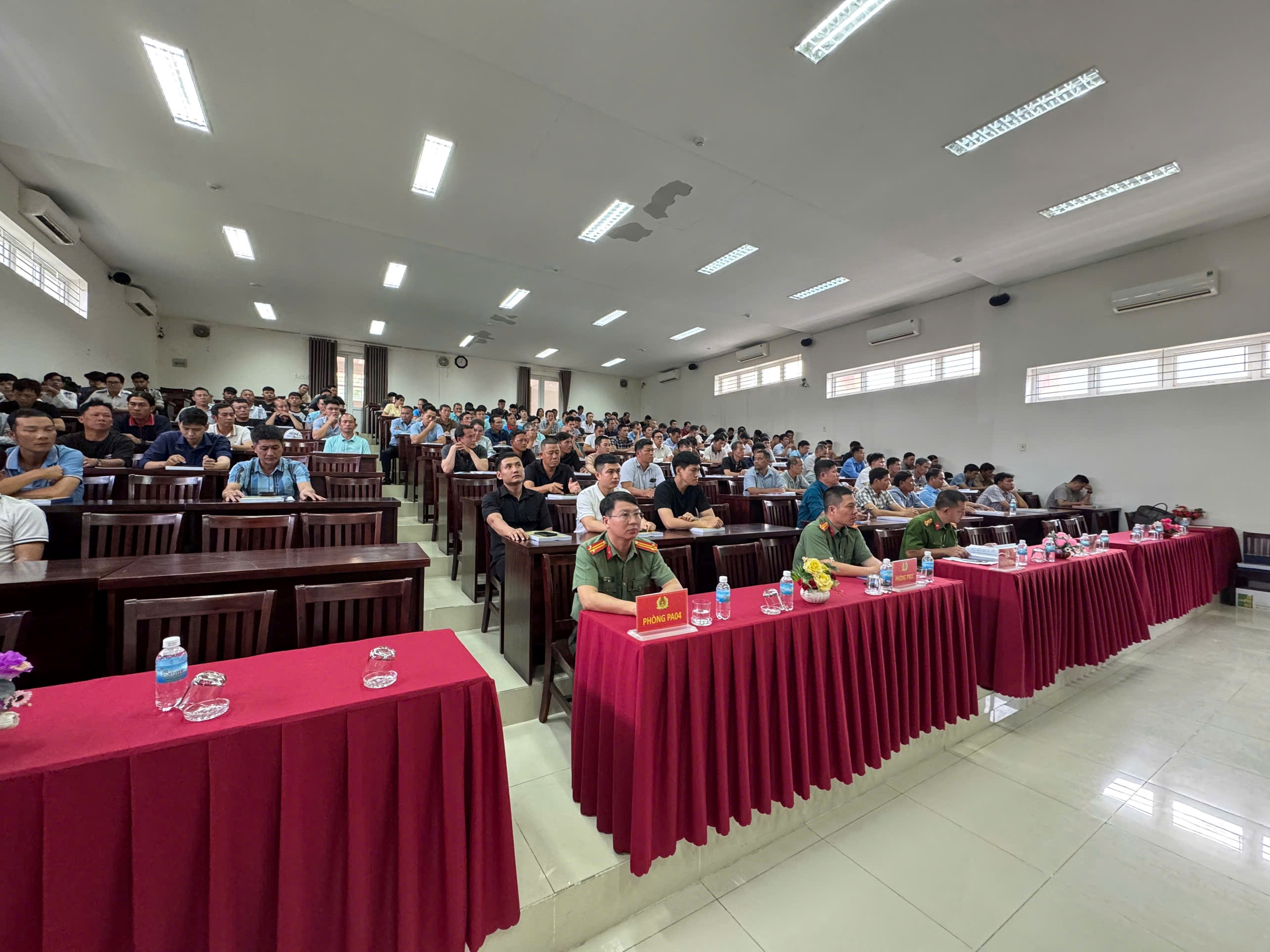 Công an tỉnh Khánh Hoà tổ chức khai giảng lớp bồi dưỡng nghiệp vụ dành cho lực lượng bảo vệ cơ quan, doanh nghiệp trên địa bàn tỉnh năm 2026
