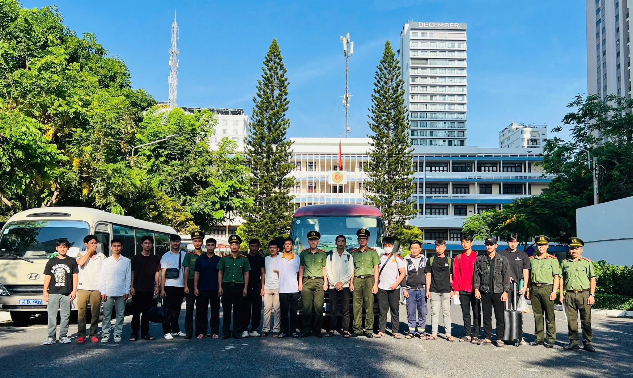 Tổ chức đưa đón 126 chiến sĩ nghĩa vụ tham gia kỳ thi đánh giá năng lực của Bộ Công an năm 2026