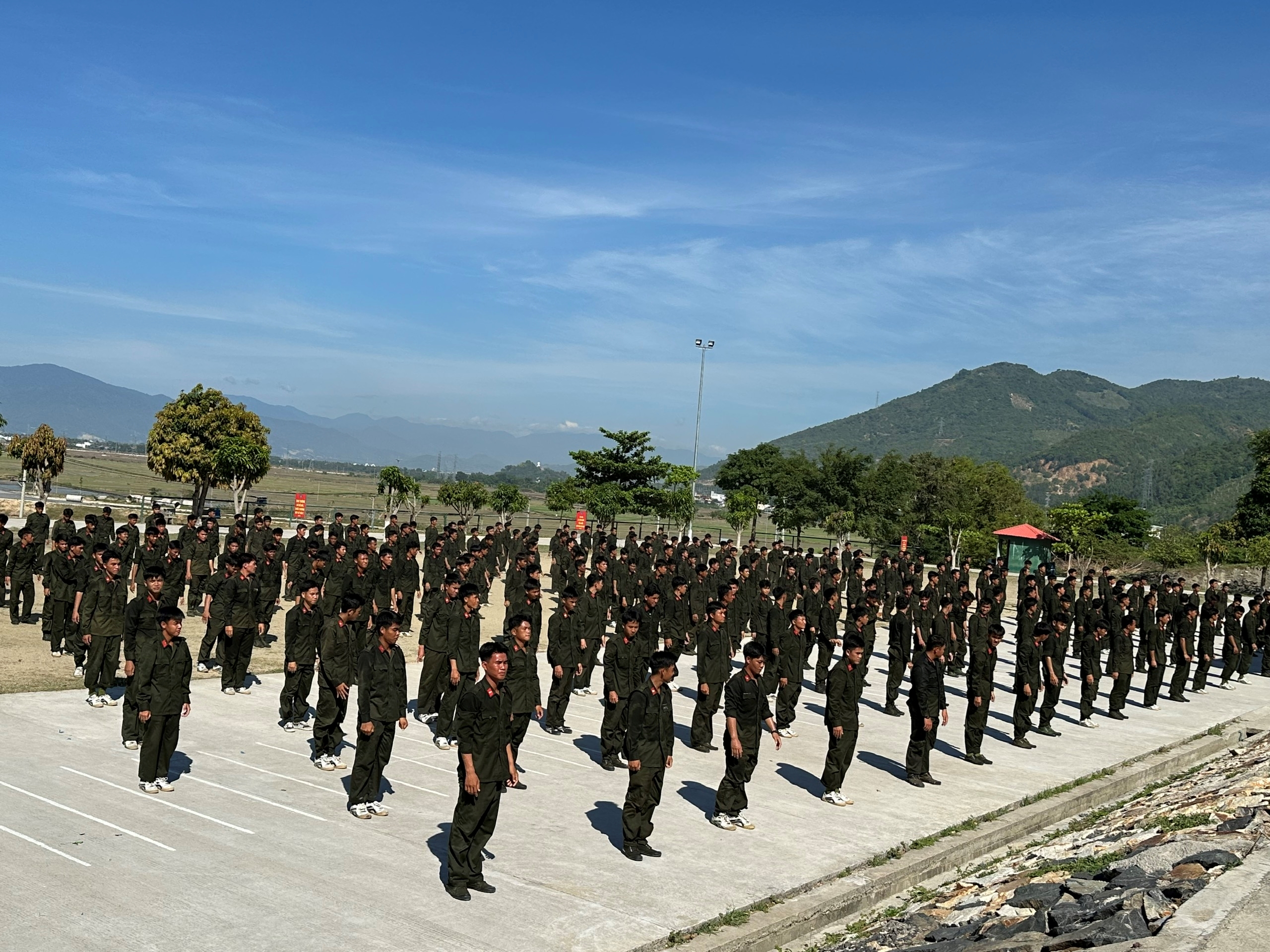 Huấn luyện cơ bản về kỹ năng, nghiệp vụ chữa cháy và cứu nạn, cứu hộ cho chiến sĩ nghĩa vụ mới năm 2026