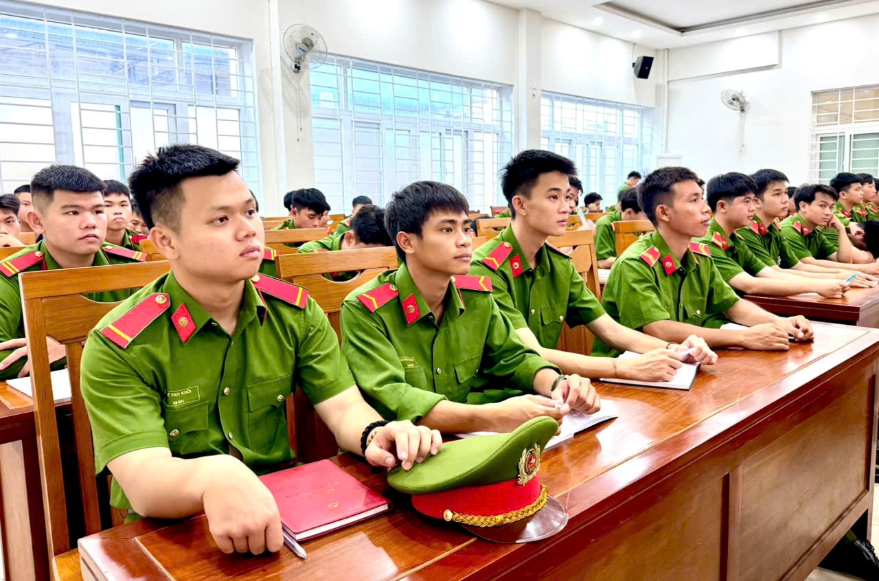 Đảng ủy Công an tỉnh tổ chức Lễ khai giảng Lớp Bồi dưỡng nhận thức về Đảng năm 2026