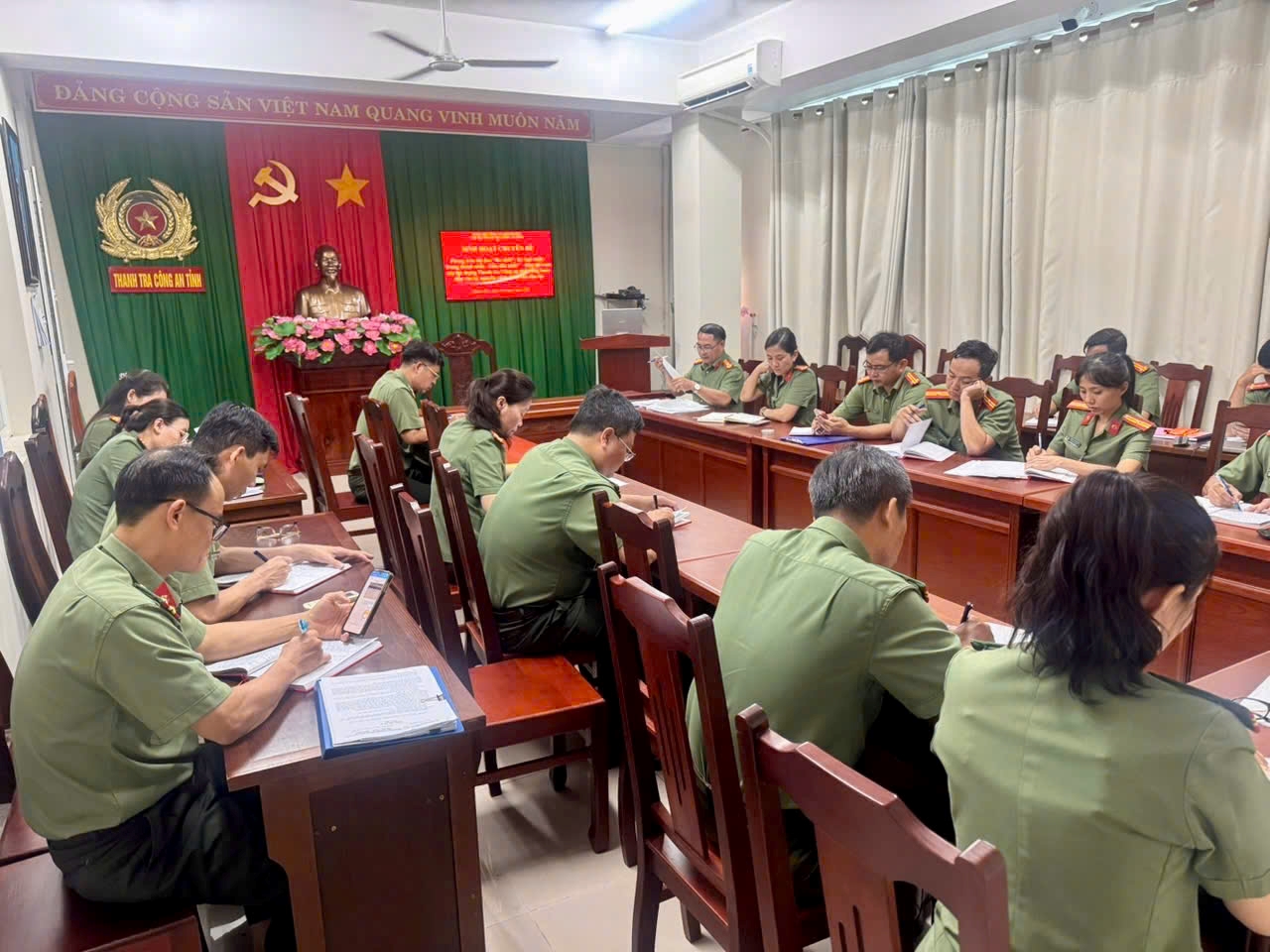 Thanh tra Công an tỉnh Khánh Hòa tổ chức sinh hoạt chuyên đề với chủ đề: Phong trào thi đua “Ba nhất: Kỷ luật nhất - Trung thành nhất - Gần dân nhất
