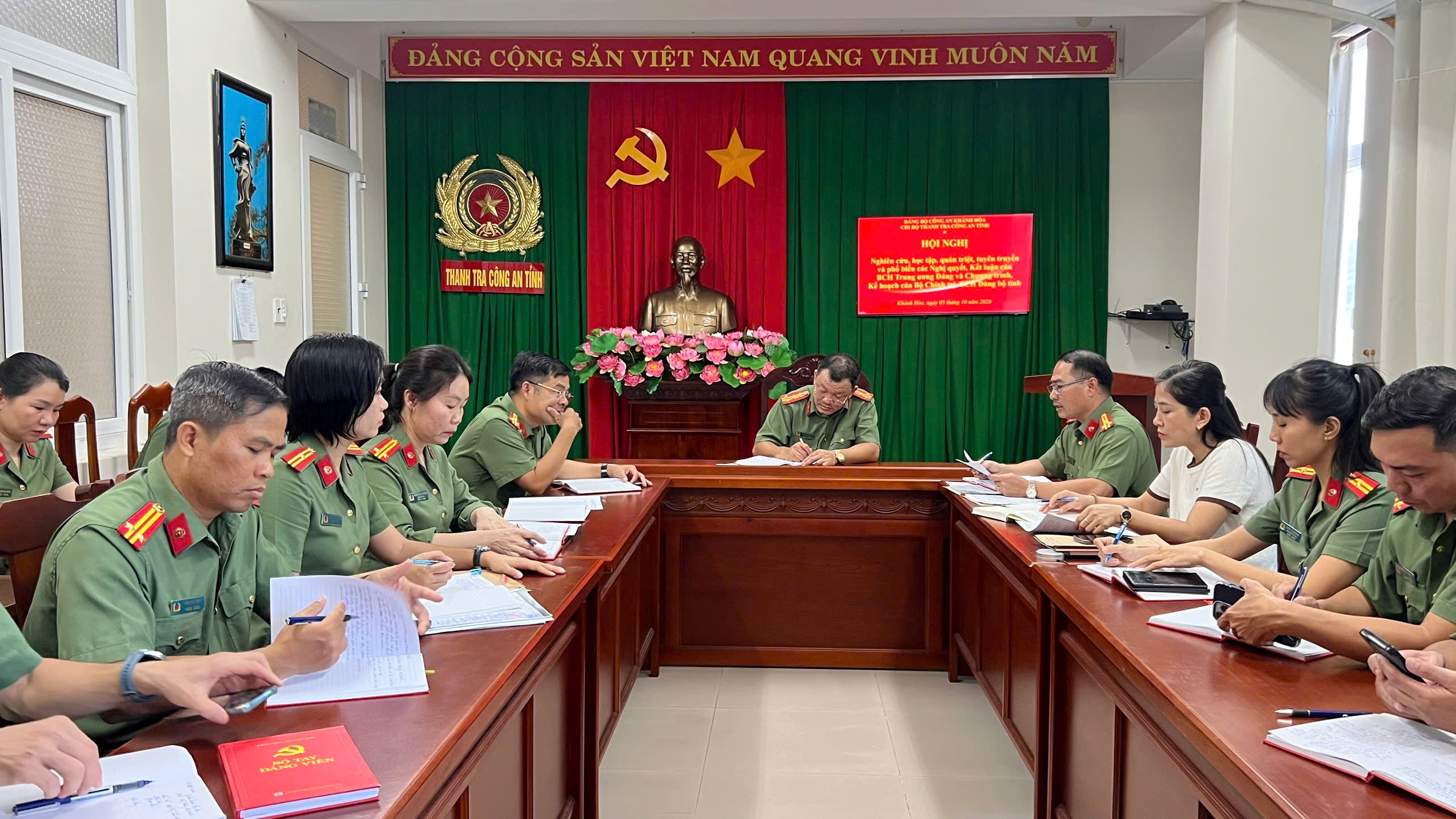 Chi bộ Thanh tra Công an tỉnh Khánh Hòa tổ chứcHội nghị quán triệt, phổ biến các Nghị quyết, Kết luận, Chương trình, Kế hoạch của Trung ương và Tỉnh ủy