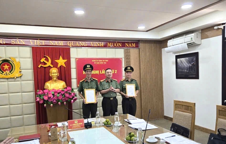 Công bố Quyết định bổ nhiệm chức danh Kiểm tra Đảng và chuẩn y Ủy viên UBKT Đảng ủy Công an tỉnh nhiệm kỳ 2025 -2030