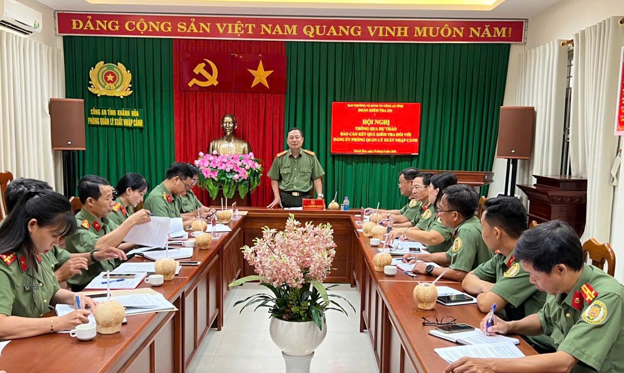 Hội nghị thông qua dự thảo báo cáo kết quả kiểm tra việc thực hiện Kết luận số 21-KL/TW của Ban chấp hành Trung ương Đảng khoá XIII đối với Đảng ủy và Bí thư Đảng ủy Phòng Quản lý xuất, nhập cảnh