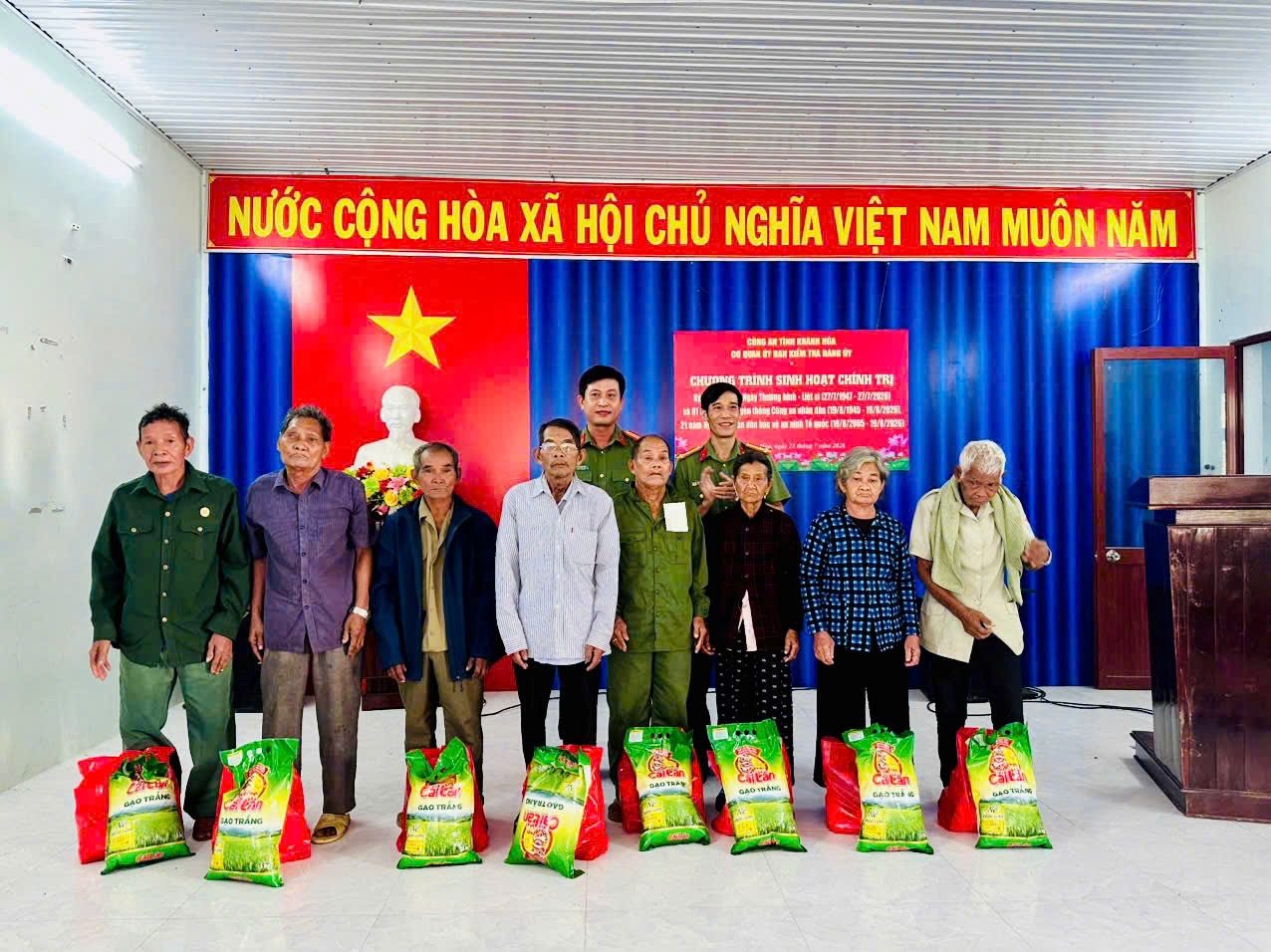 Cơ quan Uỷ ban Kiểm tra Đảng uỷ Công an tỉnh tổ chức sinh hoạt chính trị, về nguồn và tri ân tại xã Bác Ái Tây