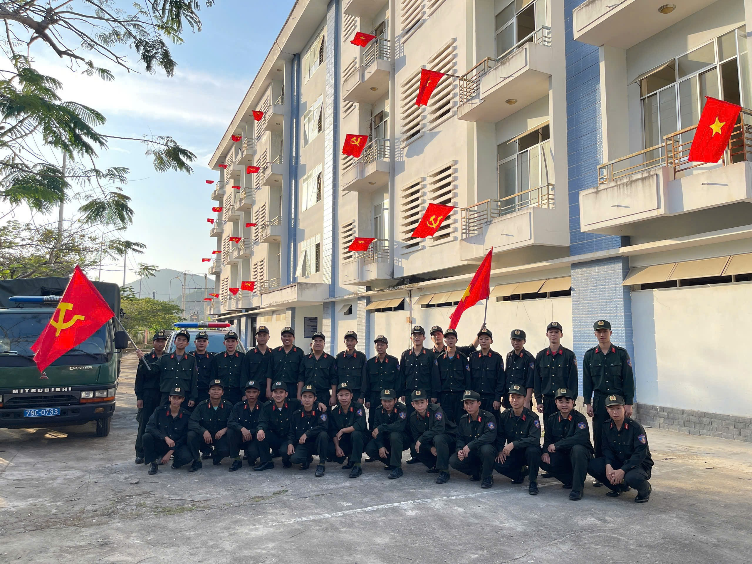 Tuổi trẻ phòng Cảnh sát Cơ động tự hào tiến bước dưới cờ Đảng quang vinh