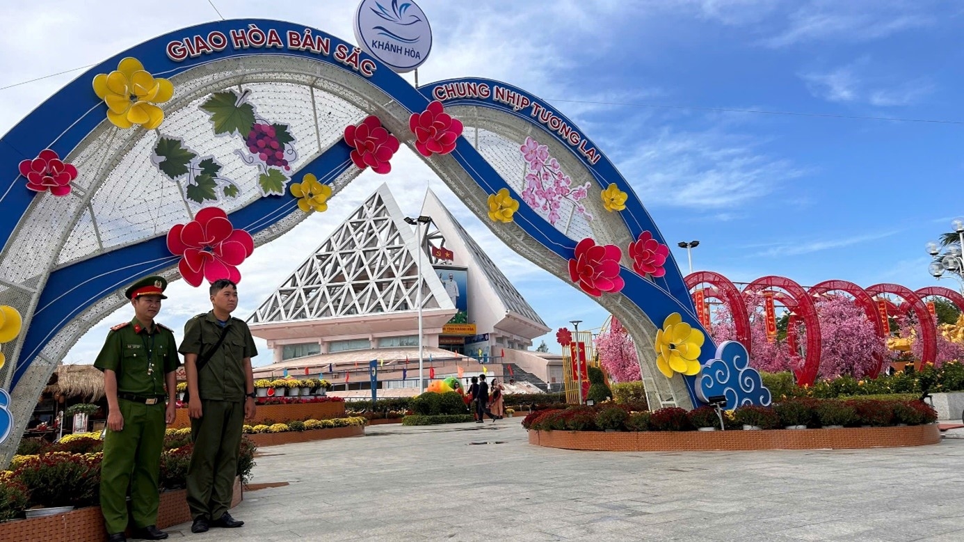 TĂNG CƯỜNG BẢO ĐẢM AN NINH TRẬT TỰ TẠI VƯỜN HOA XUÂN BÍNH NGỌ