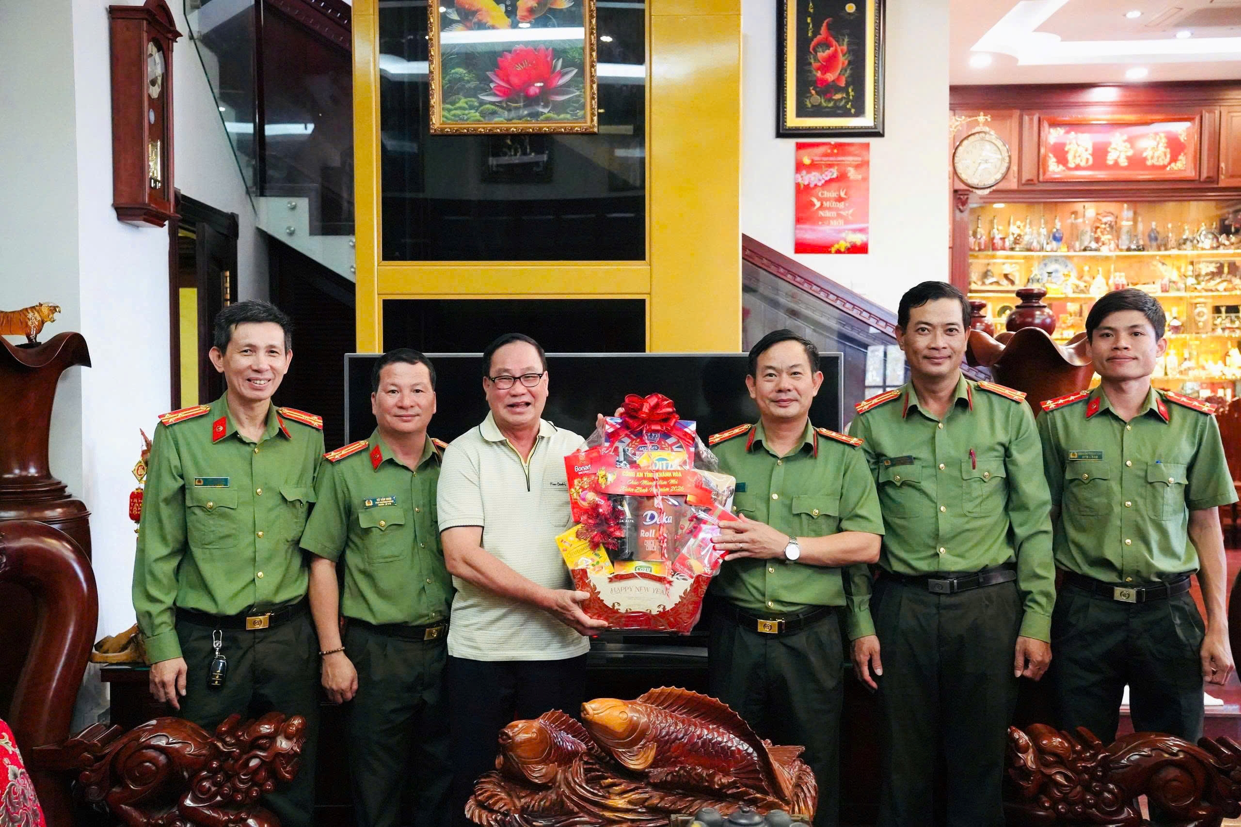 Lãnh đạo Công an tỉnh thăm, chúc Tết và tặng quà các đồng chí nguyên Lãnh đạo Công an tỉnh