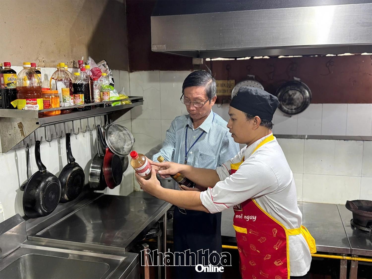 Tăng cường kiểm tra, xử lý vi phạm an toàn thực phẩm trong dịp Tết Nguyên đán