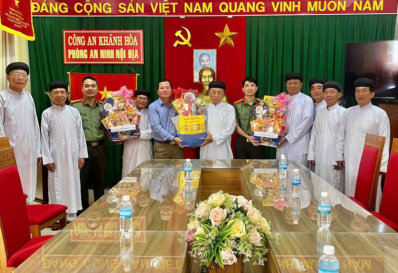 Đại diện các tôn giáo thăm và chúc tết phòng An ninh nội địa xuân Bính Ngọ 2026
