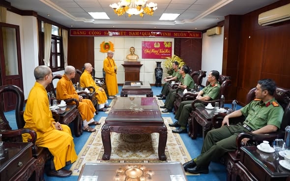 Ban trị sự Giáo hội Phật giáo Việt Nam tỉnh Khánh Hòa thăm chúc Tết Công an tỉnh