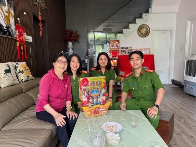 Phòng Cảnh sát kinh tế tổ chức thăm, chúc Tết gia đình các đồng chí nguyên Lãnh đạo Công an tỉnh và gia đình người có công với cách mạng