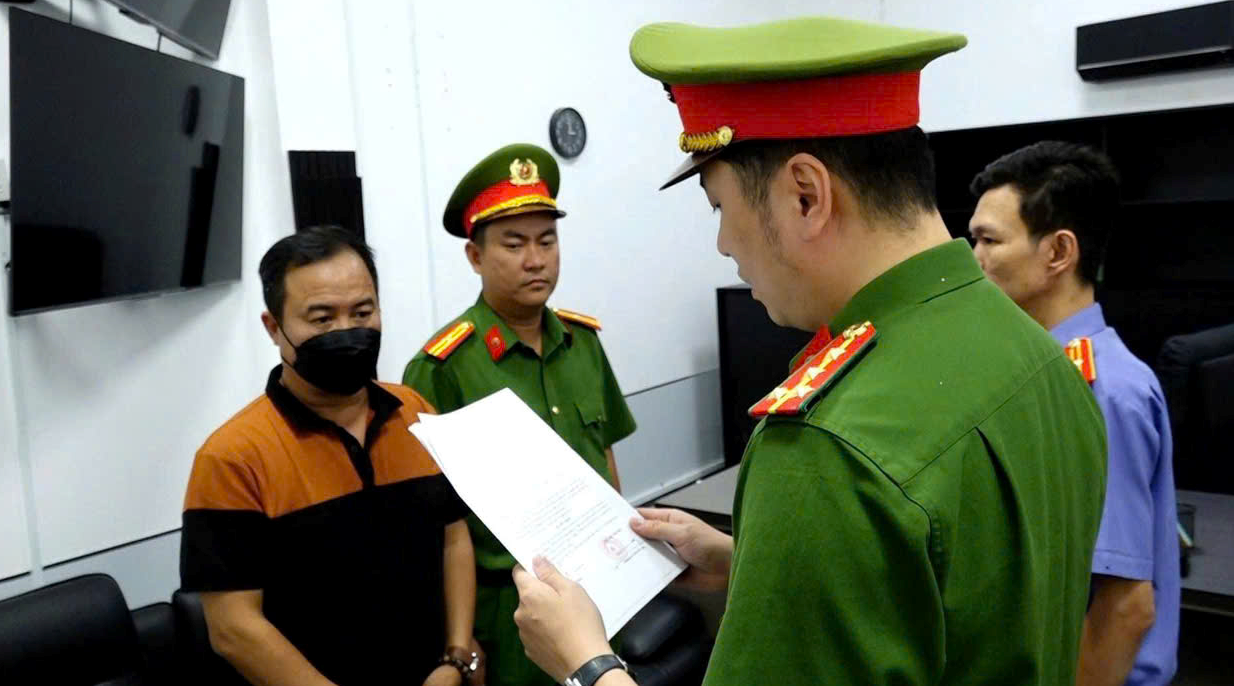 Khởi tố vụ án hình sự “Sản xuất, buôn bán hàng giả” là tinh dầu  tại phường Nam Nha Trang