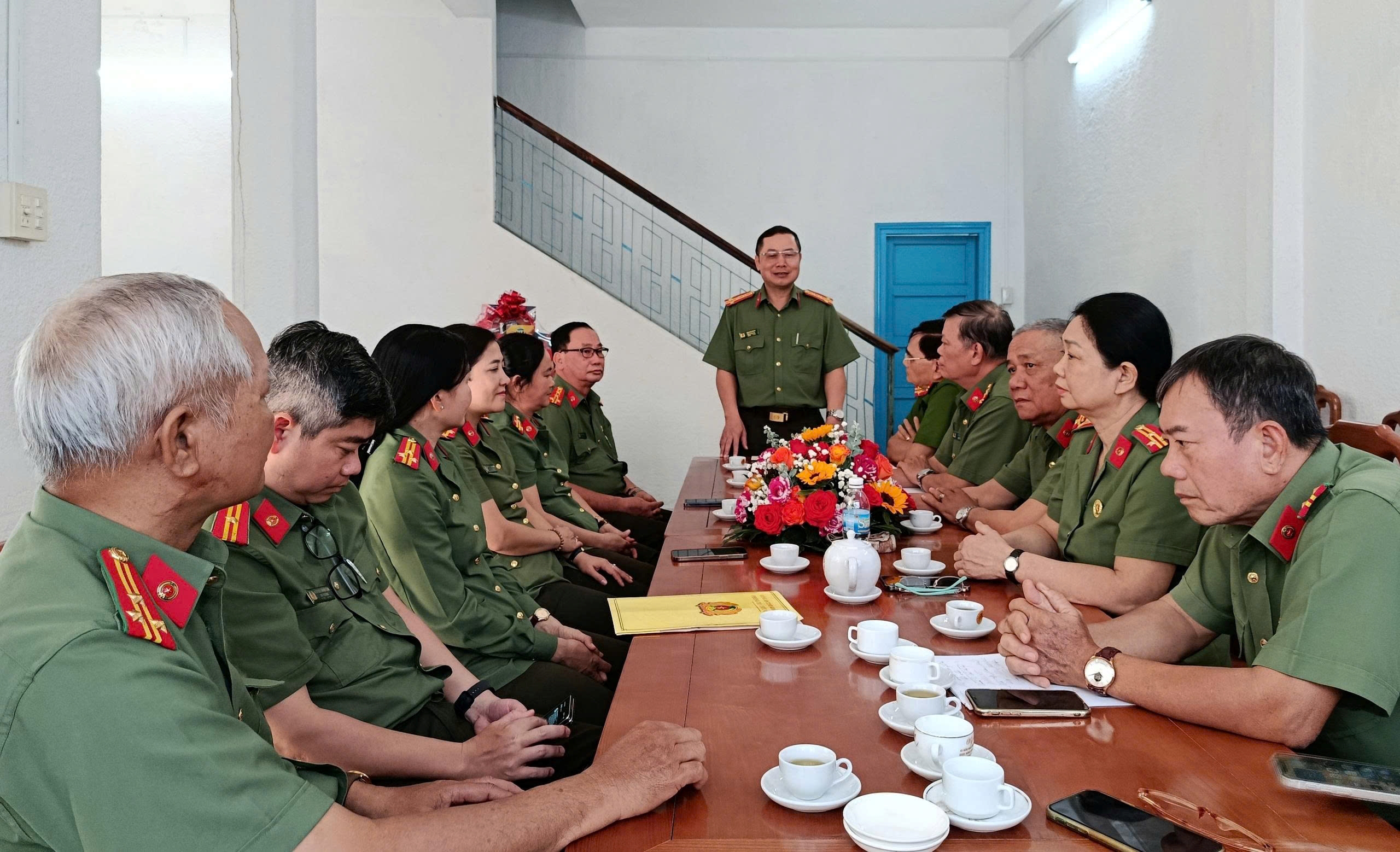 Ban giám đốc Công an tỉnh Khánh Hòa thăm, chúc tết hội cựu Công an nhân dân tỉnh