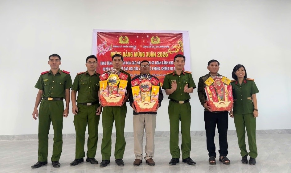 Tích cực thực hiện phong trào thi đua ba nhất 