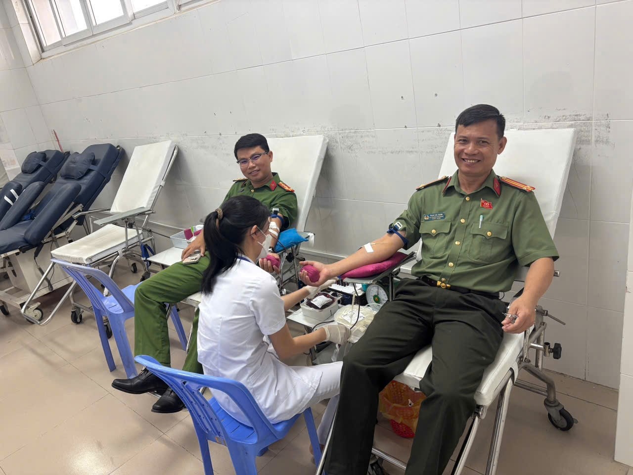 Công an xã Mỹ Sơn chung tay vì sự sống người bệnh