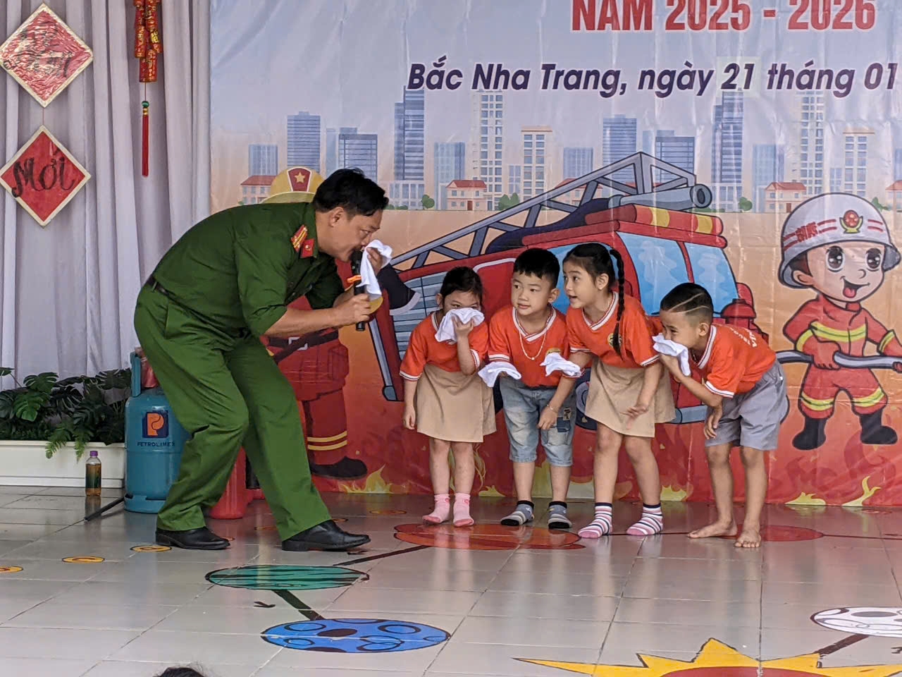 Tuyên truyền, trải nghiệm, thực hành chữa cháy và cứu nạn, cứu hộ tại Trường Mầm non Vĩnh Hòa