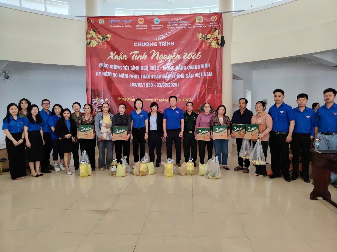 Chi đoàn cơ sở và Hội phụ nữ Phòng Tổ chức cán bộ tổ chức Chương trình xuân tình nguyện năm 2026