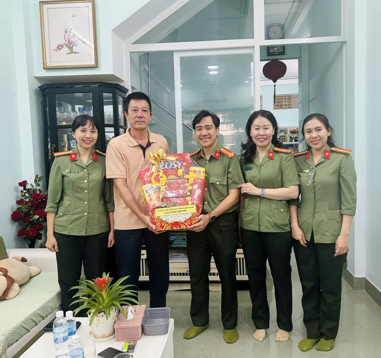 Thanh tra Công an tỉnh Khánh Hòa thăm, tặng quà các đồng chí nguyên lãnh đạo Thanh tra Công an tỉnh nhân dịp Tết Nguyên đán Bính Ngọ năm 2026