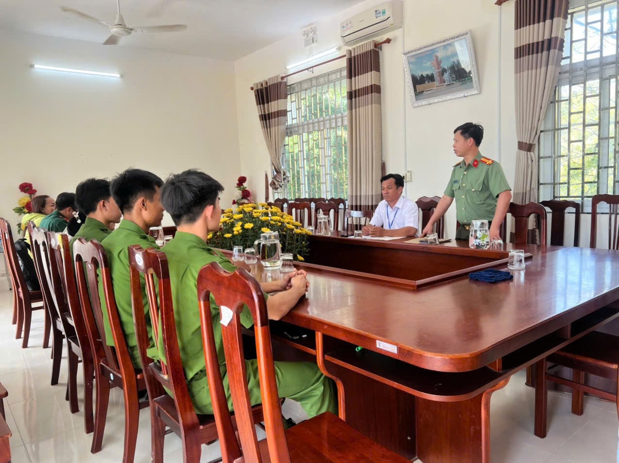 Xã Vĩnh Hải tiếp nhận công dân hoàn thành nghĩa vụ tham gia công an nhân dân năm 2026.