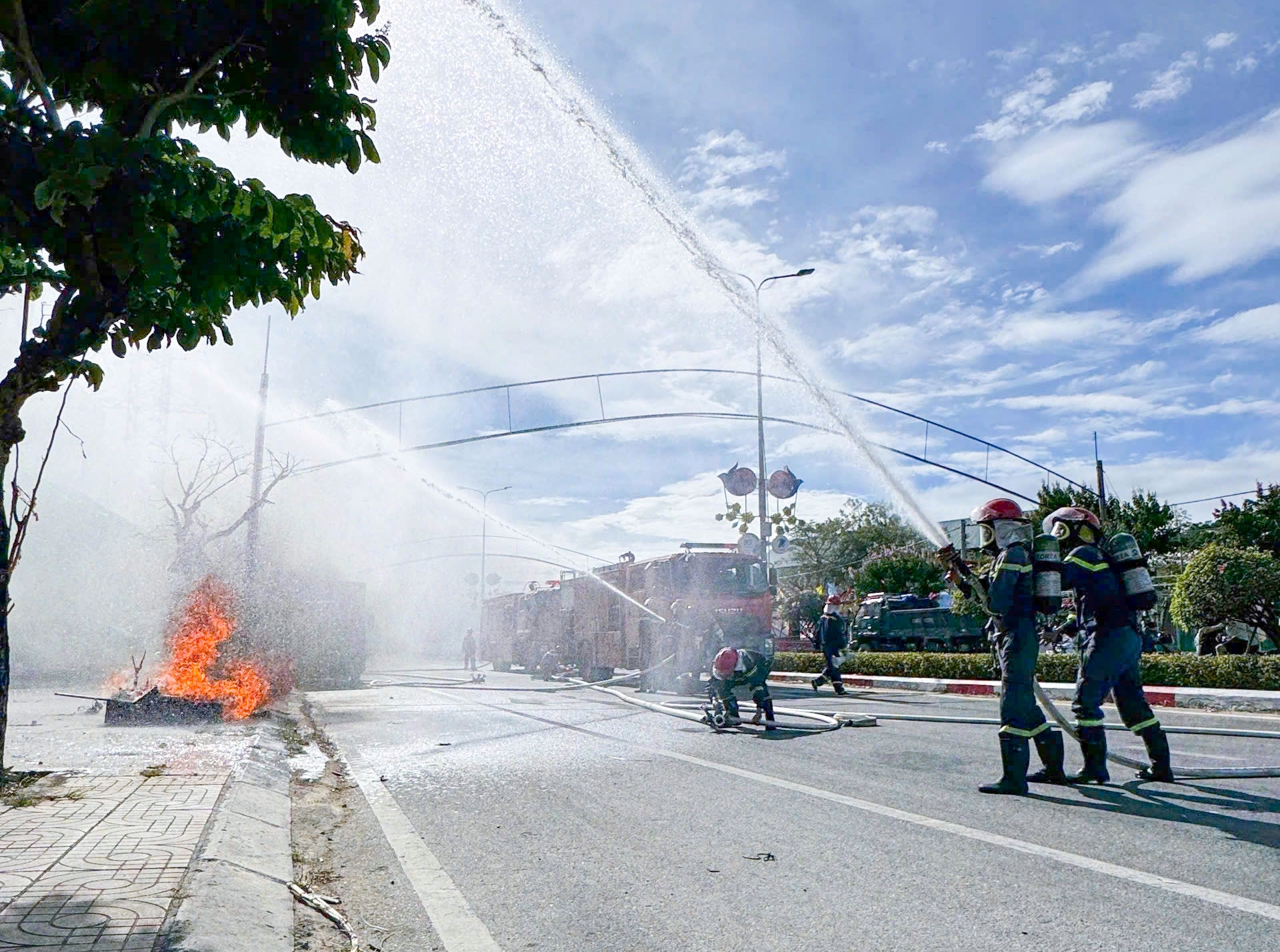 Thực tập phương án chữa cháy và cứu nạn, cứu hộ tại nhà hàng tiệc cưới An Sơn và Doanh nghiệp tư nhân Trang Nhật Phong