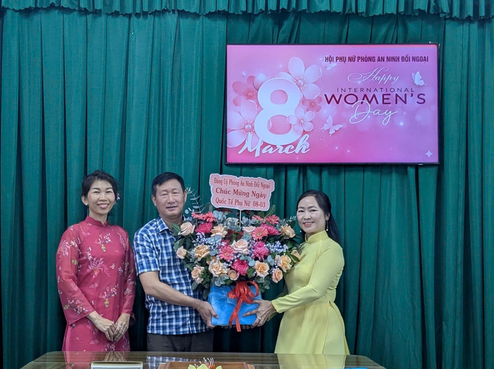 Đảng ủy, lãnh đạo Phòng An ninh đối ngoại quan tâm, động viên cán bộ hội viên phụ nữ nhân kỷ niệm Ngày Quốc tế phụ nữ 8/3