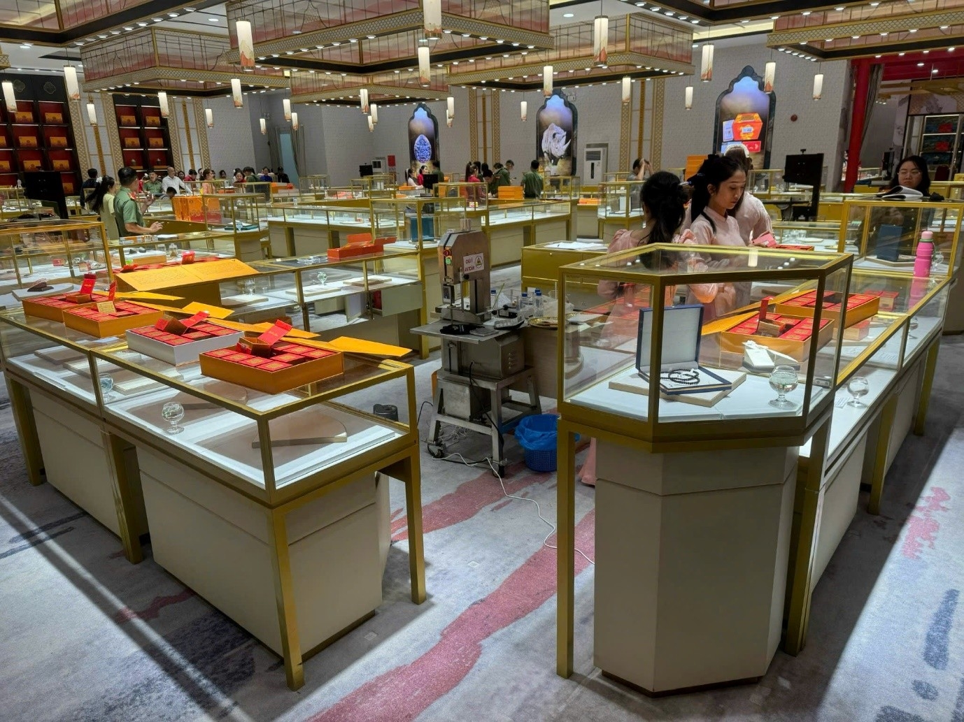 Cảnh báo: Vấn nạn mua bán, tàng trữ trái phép sừng tê giác, vảy tê tê tại Khánh Hòa