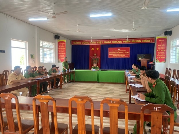 Đồng chí Đại tá Lê Quang Dũng - Phó Giám đốc Công an tỉnh kiểm tra công tác bảo đảm an ninh, trật tự phục vụ bầu cử đại biểu Quốc hội và đại biểu HĐND các cấp nhiệm kỳ 2026 – 2031 tại Công an xã Bác Ái