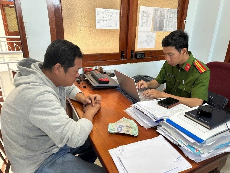 Bắt đối tượng trộm cắp tài sản sau 02 giờ gây án