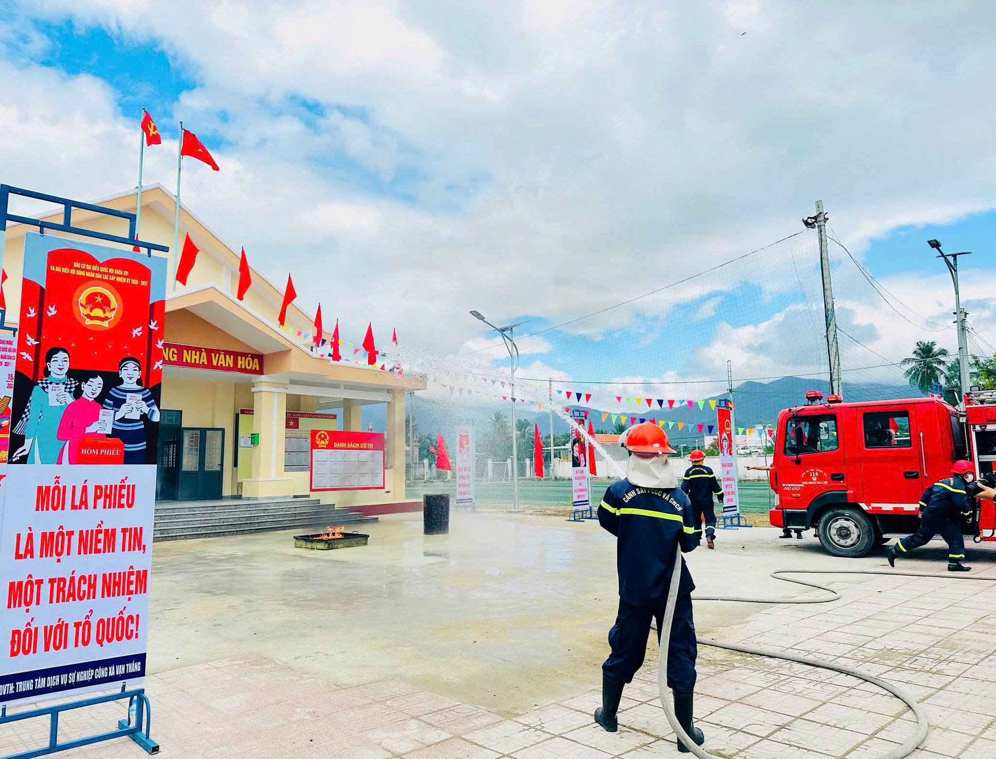 Công an tỉnh Khánh Hòa tổ chức thực tập phương án phòng cháy, chữa cháy tại các điểm bầu cử