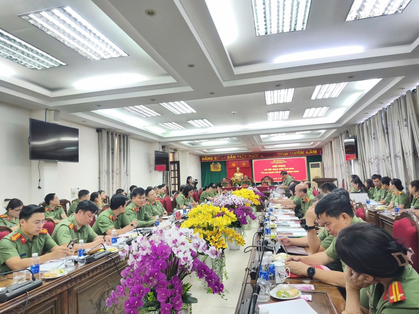 Cụm thi đua số 6 - Bộ Công an tổ chức ký kết giao ước thi đua trong phong trào thi đua “Vì an ninh Tổ quốc” năm 2026