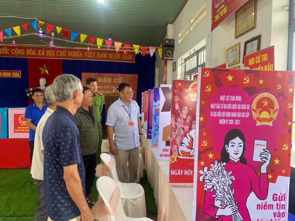 Đại tá Nguyễn Mậu An, Phó Giám đốc Công an tỉnh kiểm tra công tác đảm bảo ANTT chuẩn bị bầu cử