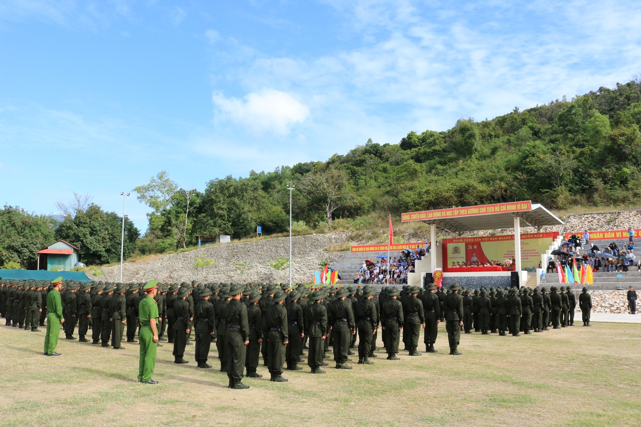 Trung đoàn Cảnh sát cơ động Nam Trung Bộ ra quân huấn luyện chiến sĩ nghĩa vụ CAND năm 2026 và phát động Tết trồng cây