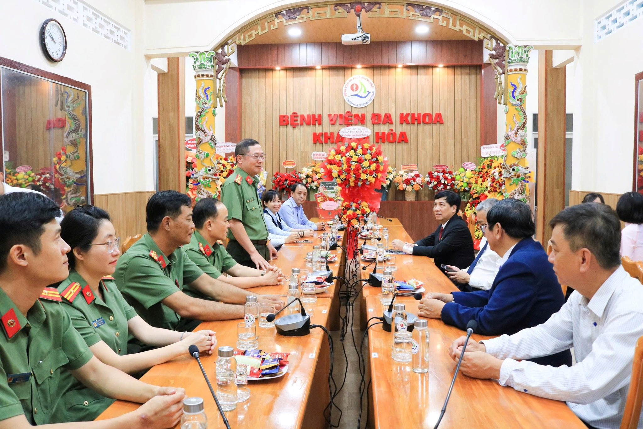 Công an tỉnh thăm, chúc mừng  các cơ quan đơn vị  ngành Y tế trên địa bàn tỉnh nhân dịp kỷ niệm Ngày Thầy thuốc Việt Nam