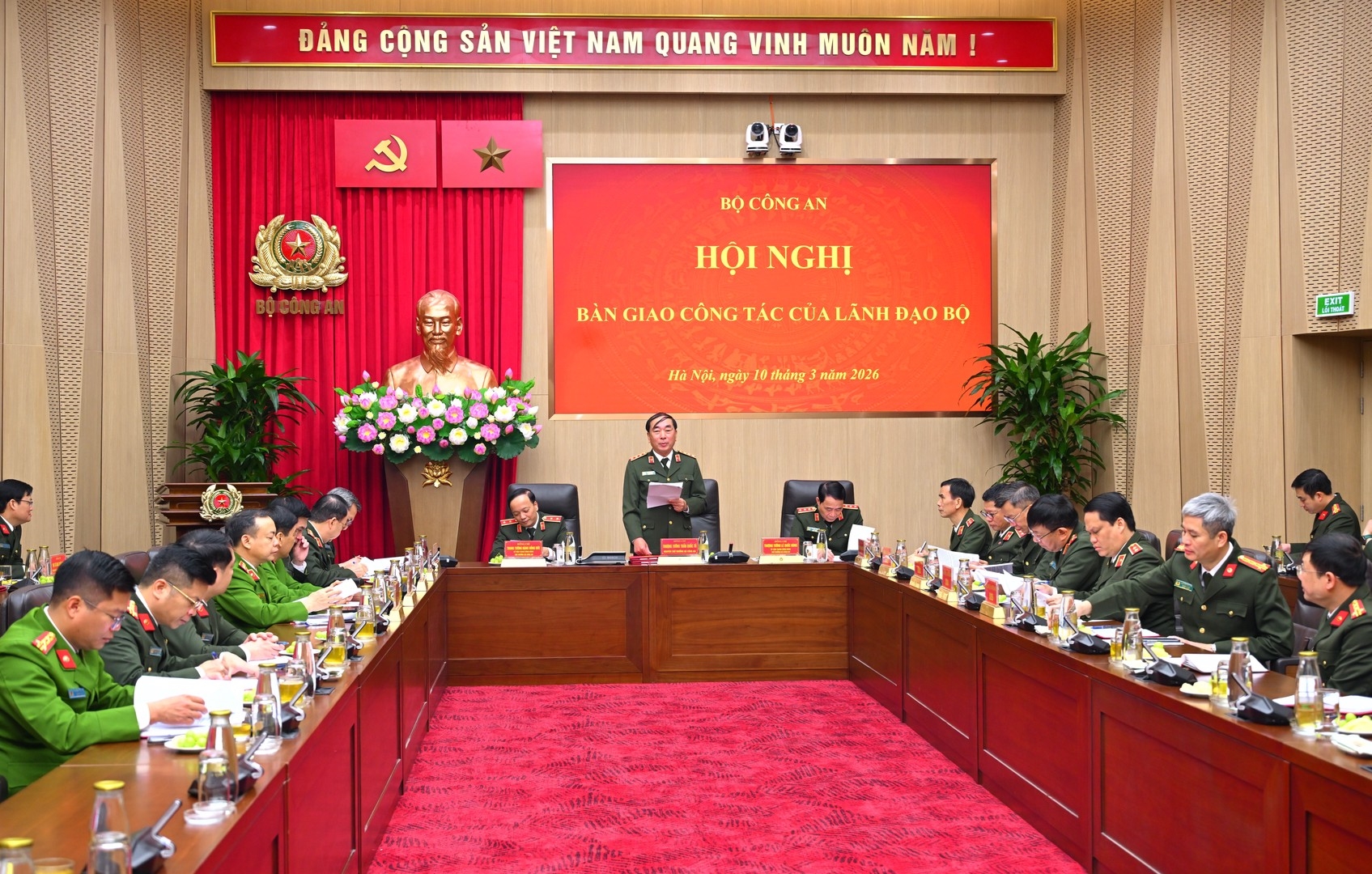 Bộ Công an tổ chức Hội nghị bàn giao công tác của lãnh đạo Bộ