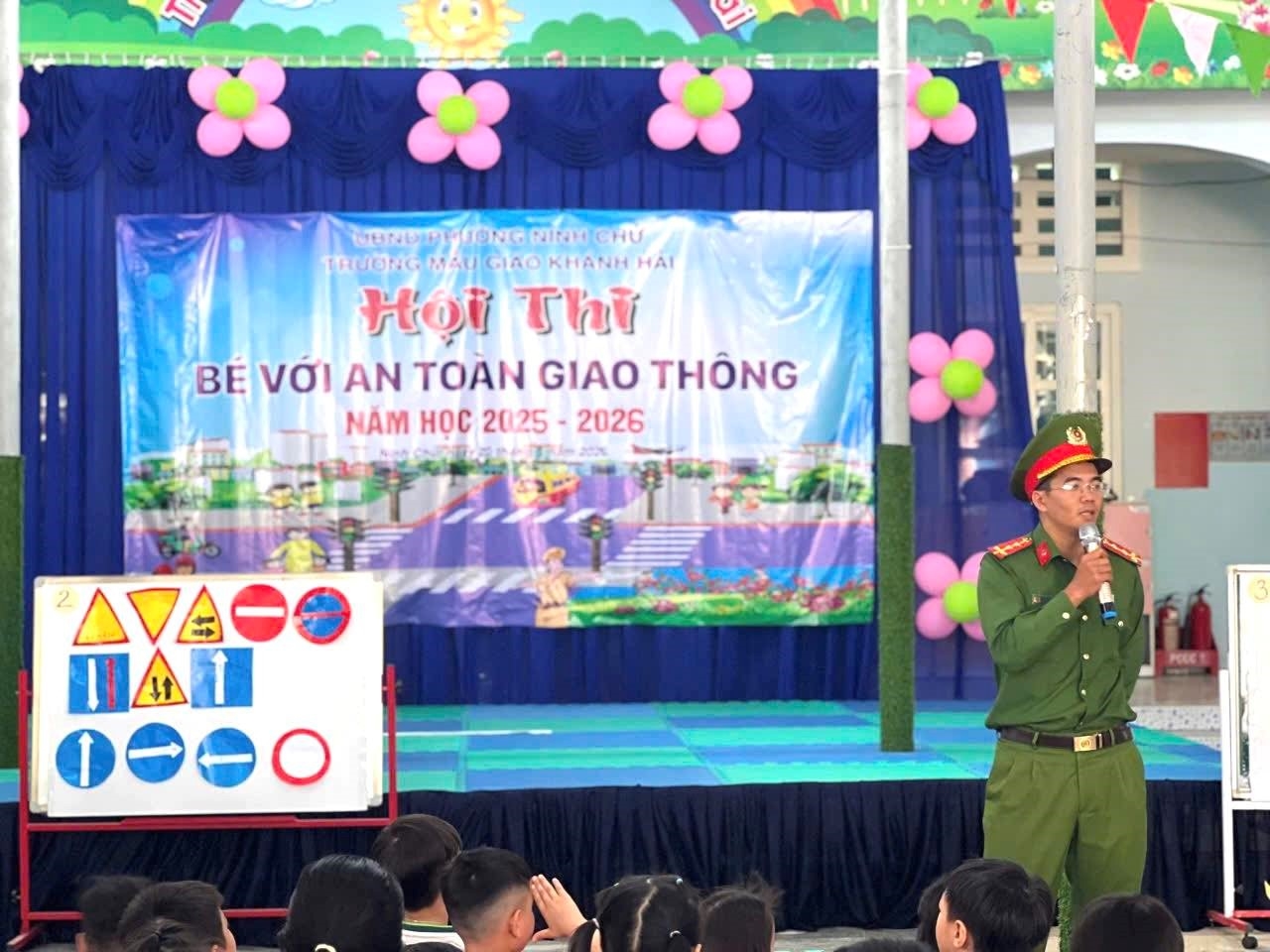 Công an phường Ninh Chử phối hợp tổ chức hội thi “Bé với an toàn giao thông”