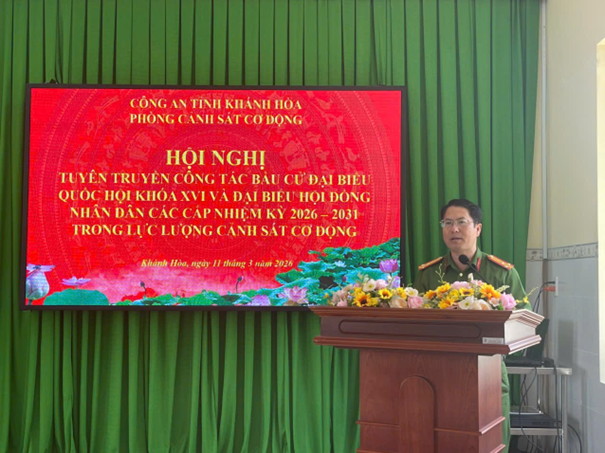 Phòng Cảnh sát cơ động tổ chức tuyên truyền công tác bầu cử cho chiến sĩ nghĩa vụ