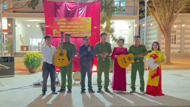 Chương trình văn nghệ với chủ đề “Mừng Đảng Quang Vinh, Mừng Đất Nước Đổi Mới”