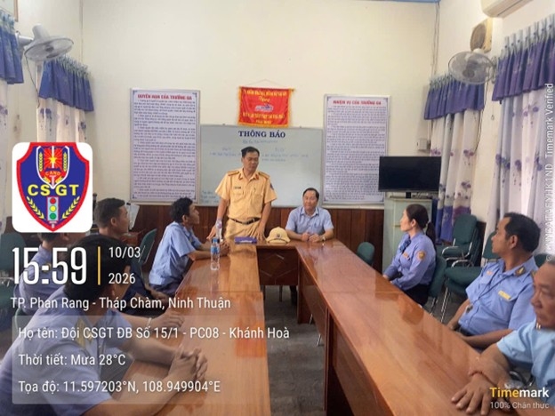 Phòng Cảnh sát giao thông Công an tỉnh Khánh Hòa tiếp tục tăng cường xử lý  vi phạm tại các đường ngang