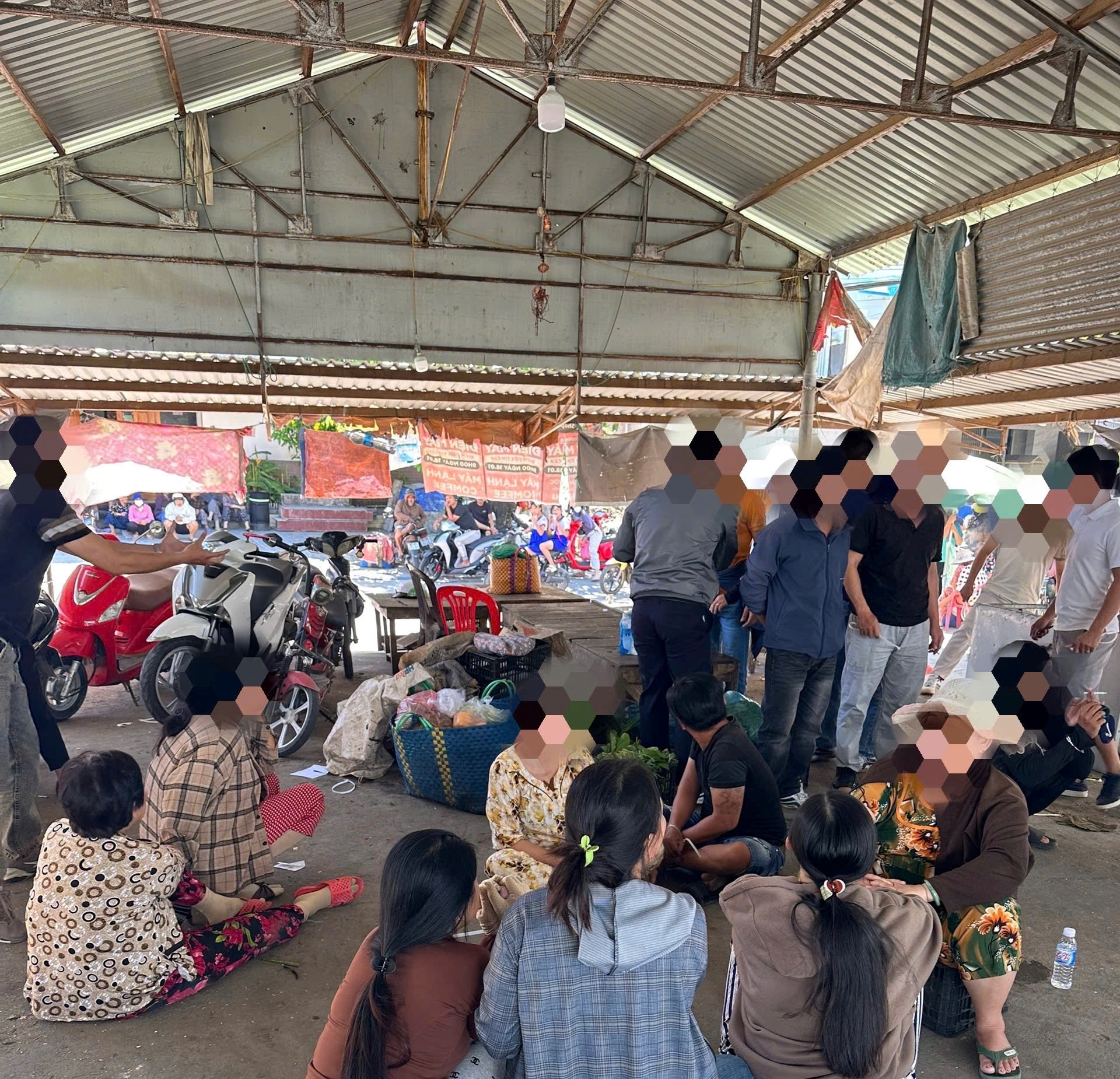 Chiếu bạc giữa ban ngày: Vui thì ít, hậu quả thì nhiều