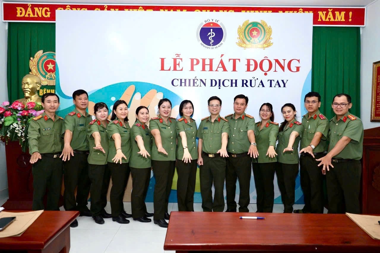 Bệnh xá 2 - Phòng Hậu cần Công an tỉnh Khánh Hòa: chung tay phòng chống kháng thuốc Bắt đầu tư đôi tay sạch