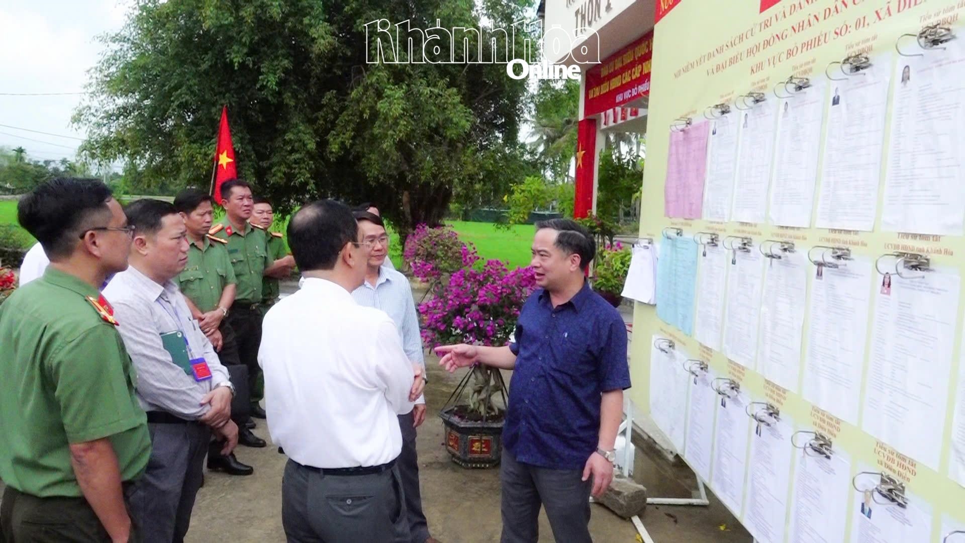 Giám đốc Công an tỉnh Nguyễn Hữu Phước kiểm tra công tác chuẩn bị bầu cử tại 3 xã Diên Điền, Diên Lâm và Diên Thọ