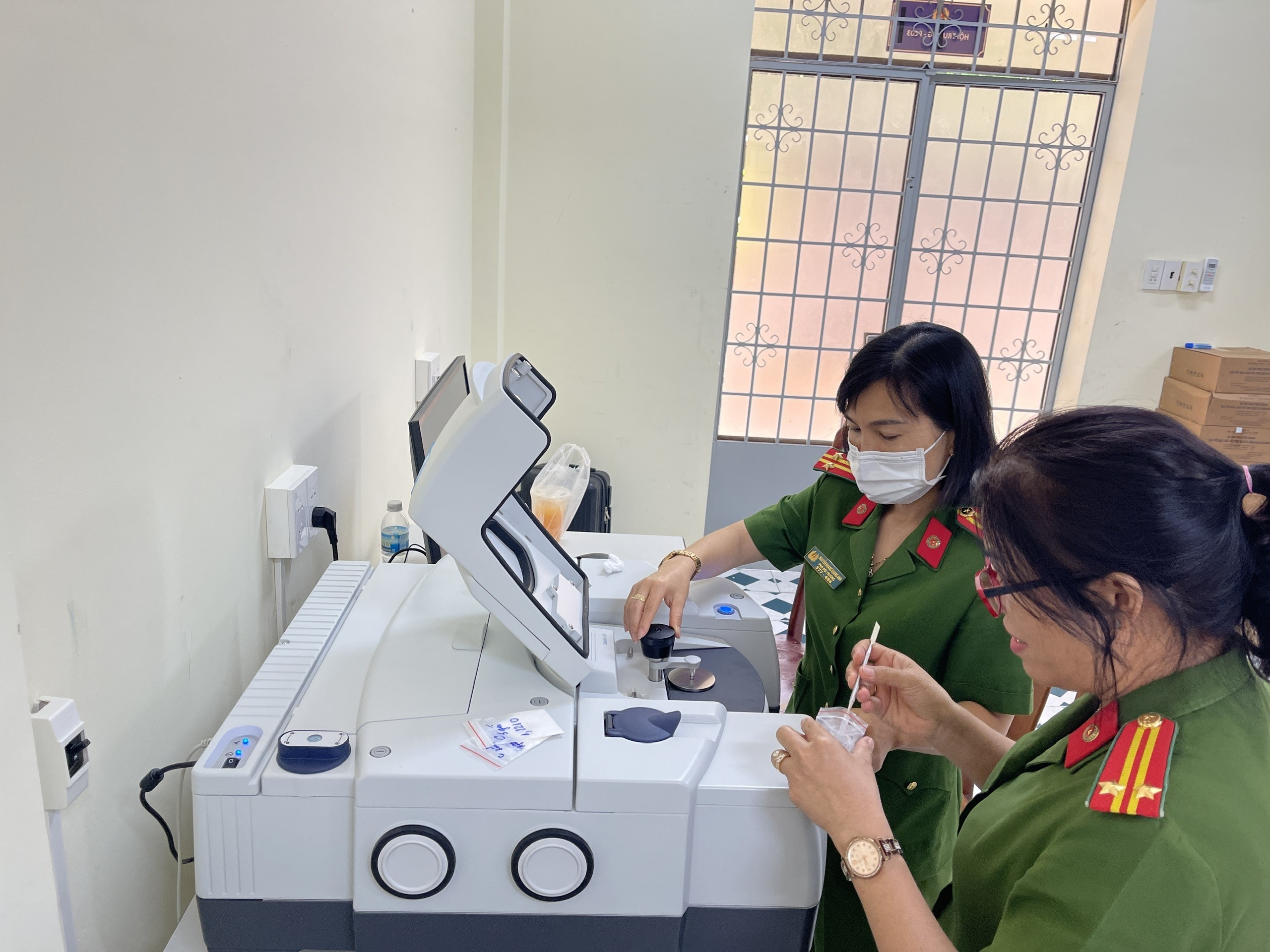 Khai thác có hiệu quả các hệ thống máy trong công tác giám định hóa kỹ thuật hình sự